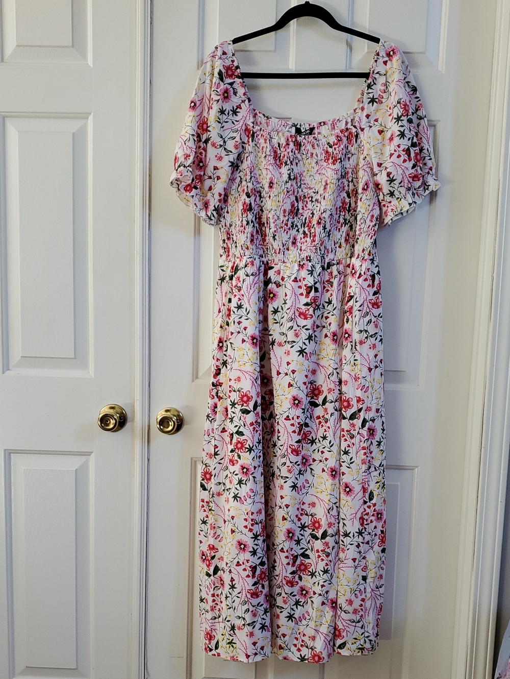 Women's White Floral Smocked Midi Dress